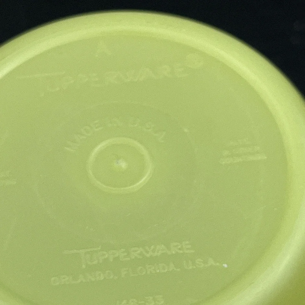 Tupperware vintage yellow